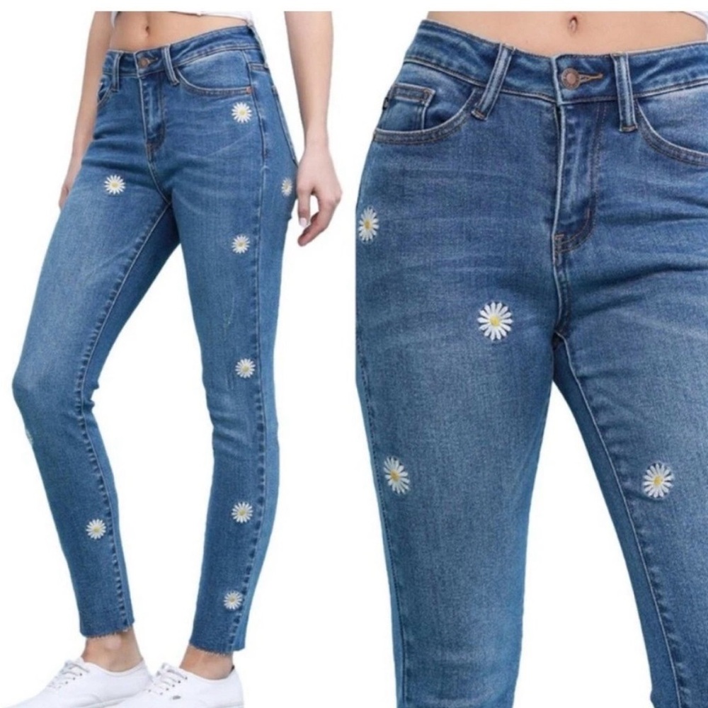 Judy Blue Daisy Embroidered Skinny Jeans 16W NWT
